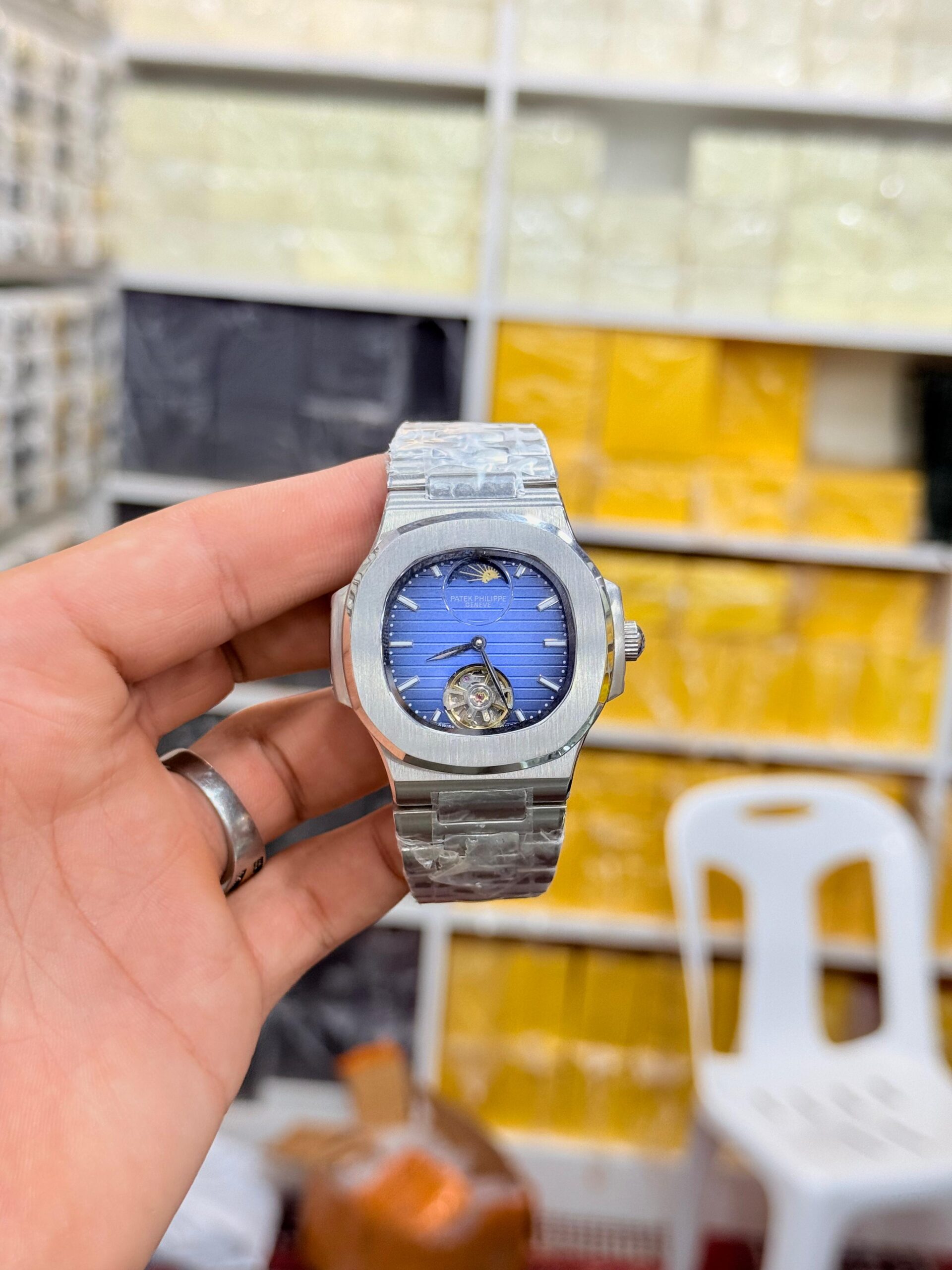 Watch Patek Philippe Nautilus - Image 7