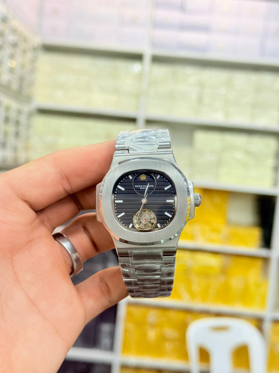 Watch Patek Philippe Nautilus - Image 11